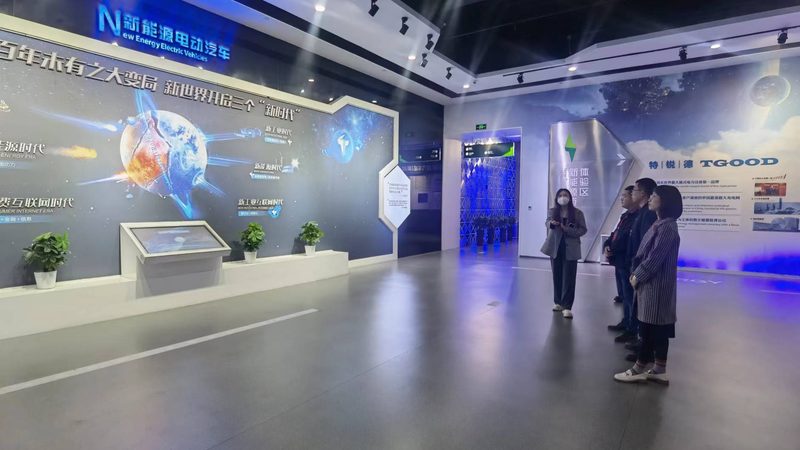 新能源汽车与燃油车核心技术对比：揭秘动力之源的差异
